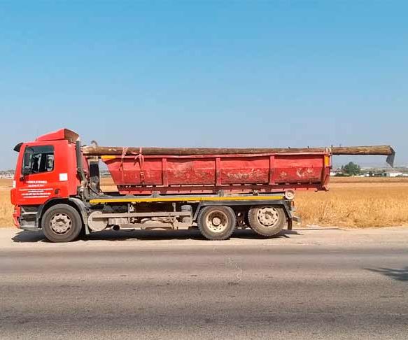 Demoliciones Alcalá S.L. camión para escombros