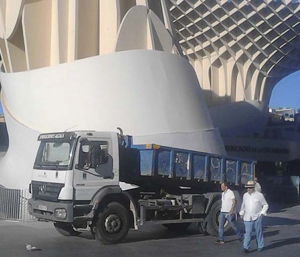 Demoliciones Alcalá S.L. camión para escombros